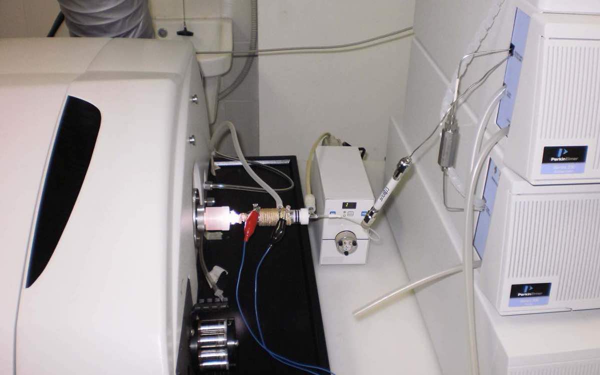 Zwei Chromatogramme mit unterschiedlicher Peakauflösung