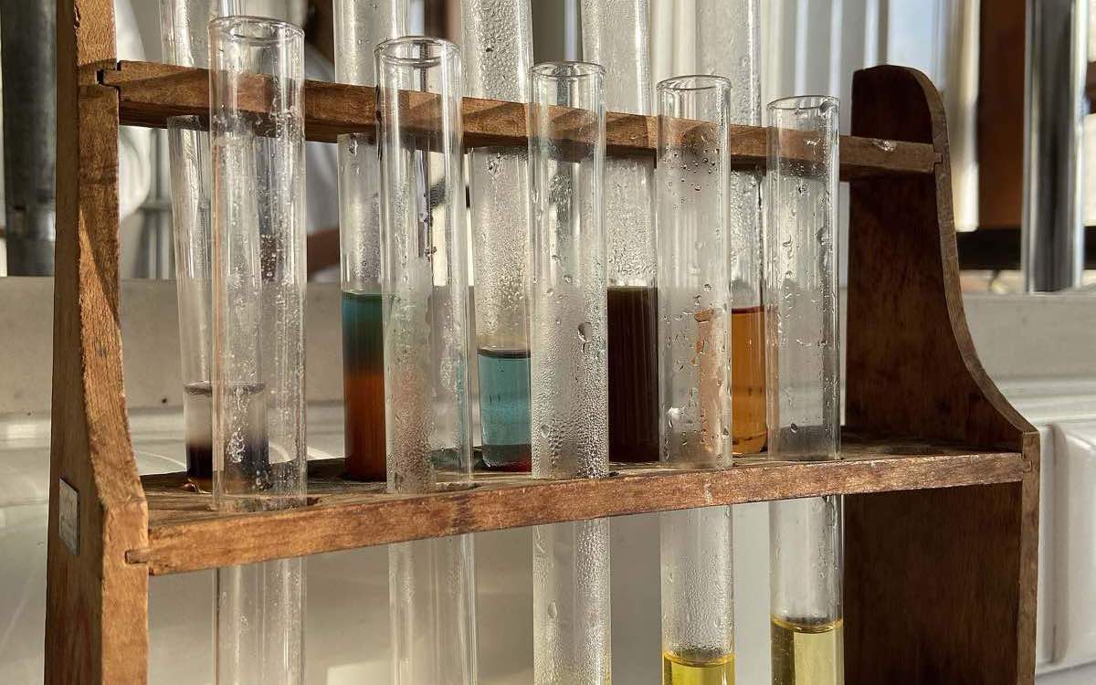Dokumentplatte mit nummerierter Ablauffolge